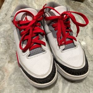 Jordan 3 retro red grade school